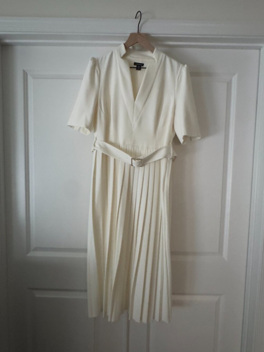 Karen Millen White/Off White Structured Crepe Pleat Dress Size 10